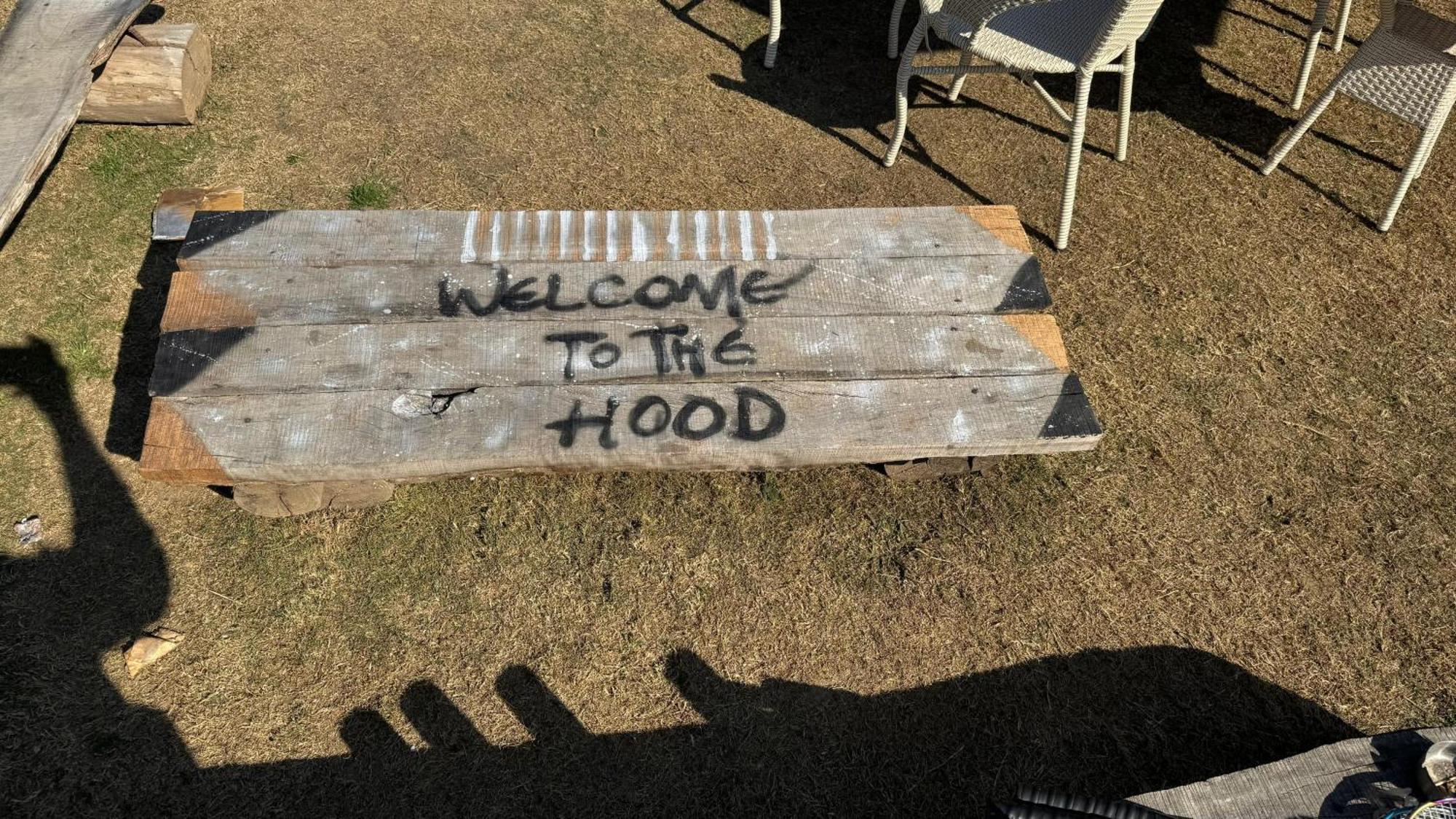 The Hood Otel Bīr Dış mekan fotoğraf