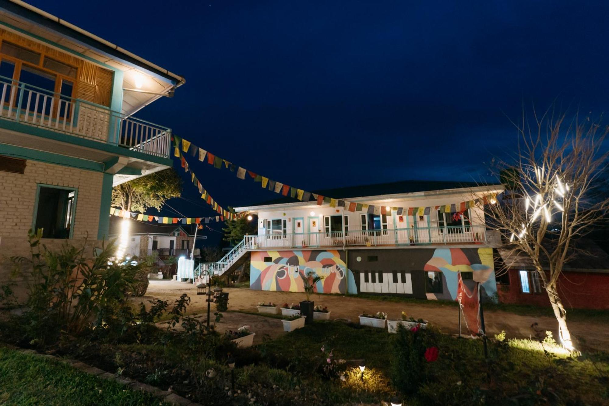 The Hood Otel Bīr Dış mekan fotoğraf